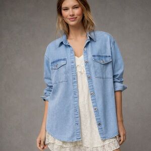 American Eagle Oversized Soft Wash Denim Shirt Shacket Light Blue Small‎